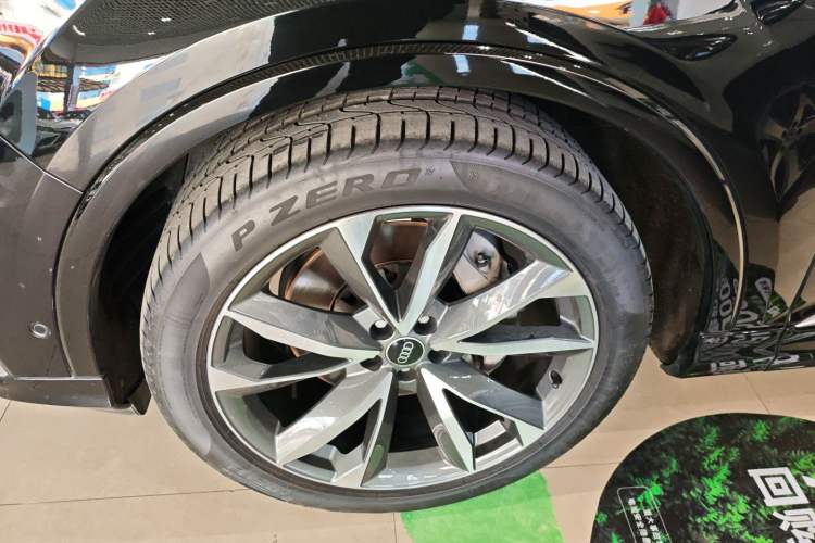 Used Audi Q7 2022 55 TFSI quattro S line Sport model
