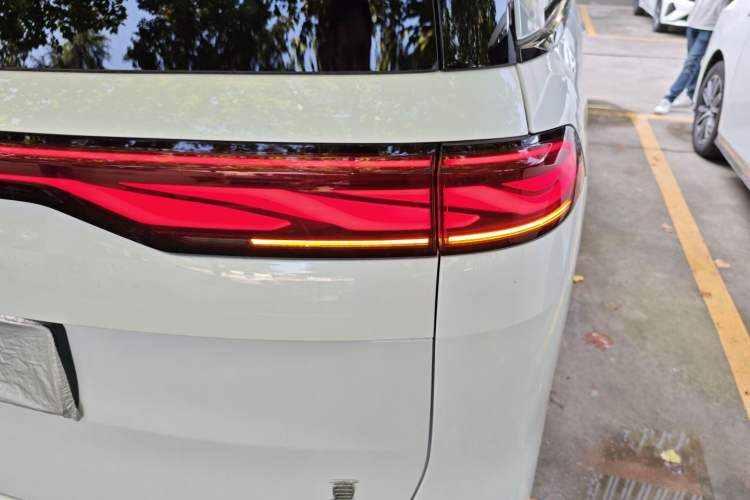 Used BYD Xia 2025 DM-i 1.5T 180km Excellence Model
