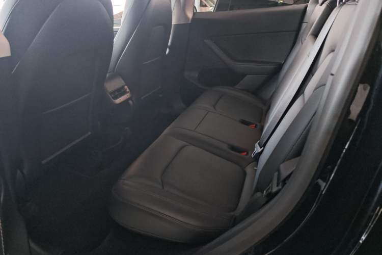 Used Tesla Model Y 2021 Long-Range All-Wheel-Drive Version
