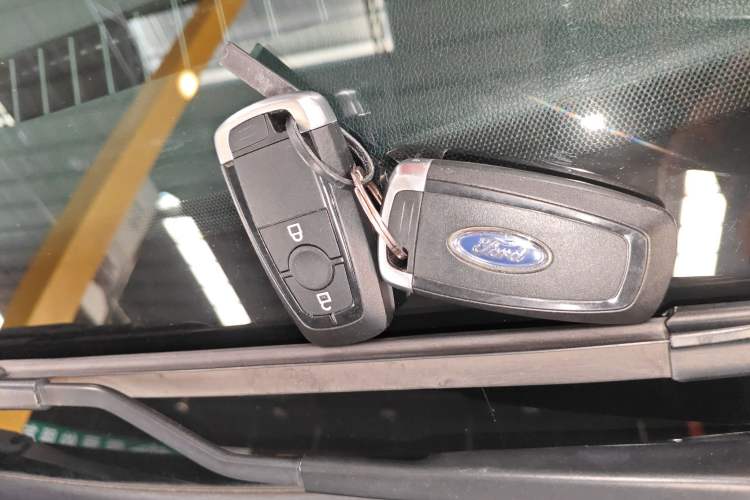 Used Ford Escape 2020 EcoBoost 245 Two-Wheel-Drive Titanium Edition
