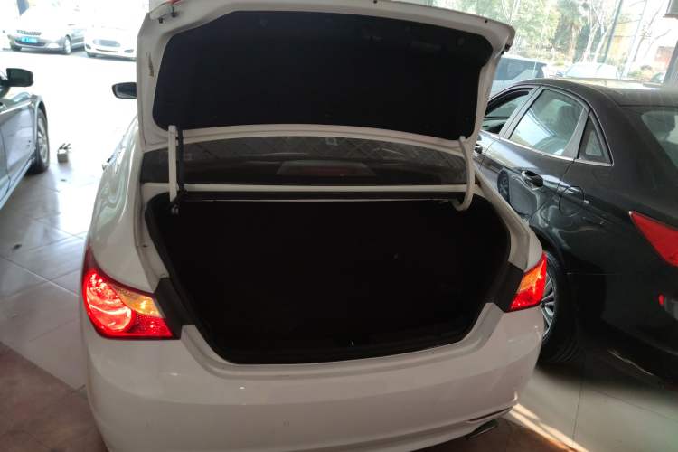 Used Hyundai Sonata 2014 2.4L Automatic Leading Edition China IV Standard
