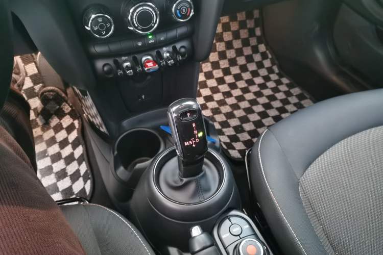 Used  MINI 2023 1.5T ONE
