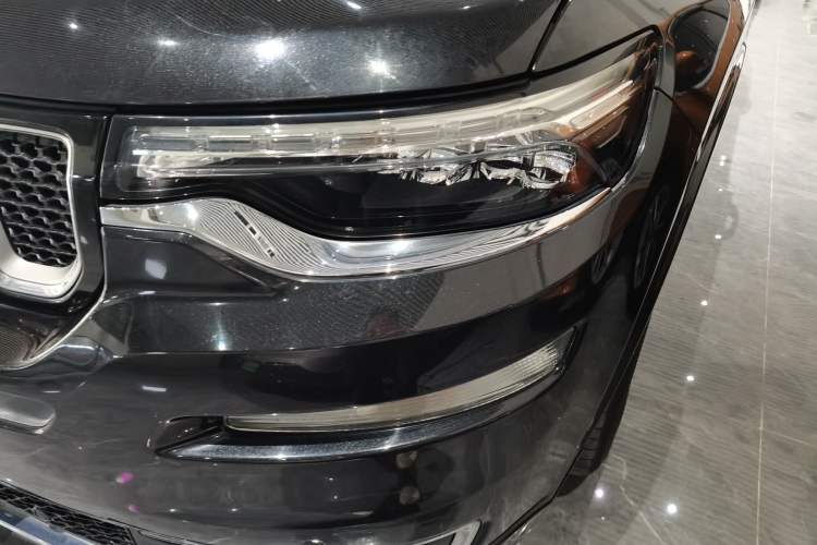 Used  Grand Commander 2018 2.0T Four-Wheel Drive Smart Enjoyment Version China V Emission Standard
