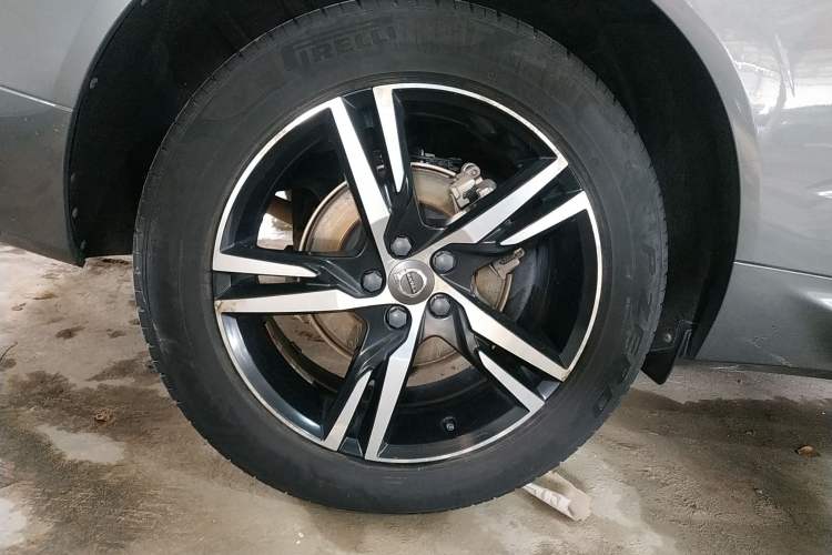 Used Volvo XC60 2019 T5 4x4 Smart & Dynamic Sport Edition China VI Standard
