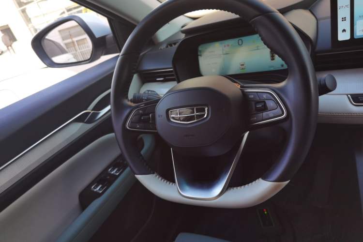 Used Geely Auto Emgrand L HiP 2022 1.5TD-DHT Pro 100KM Super Clean
