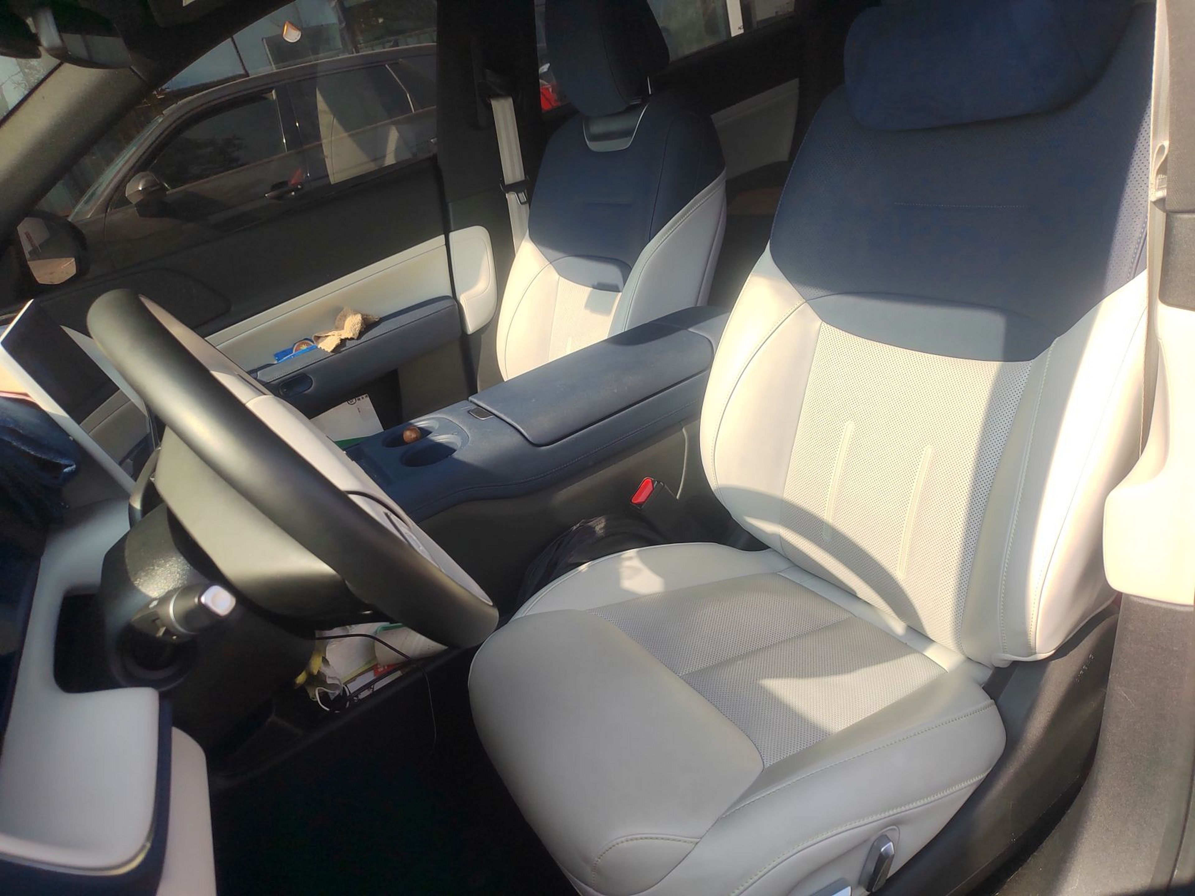 Переднее сиденье в автомобиле