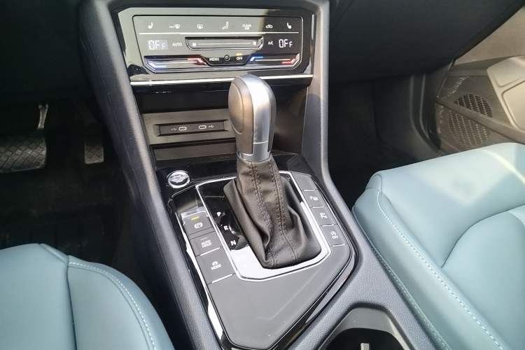 Used Volkswagen Tharu 2024 300TSI Two-Wheel-Drive Moon Luxury Edition