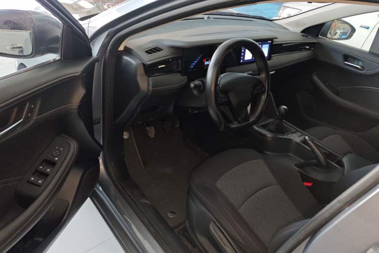 Used Roewe i5 2023 1.5L Manual Comfort Edition
