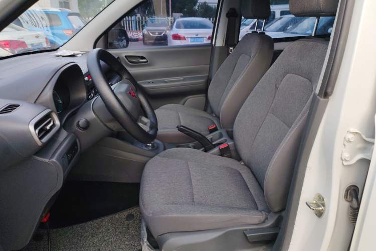 Used Wuling Hongguang New Energy 2024 All-Electric Model 300KM Practical Version
