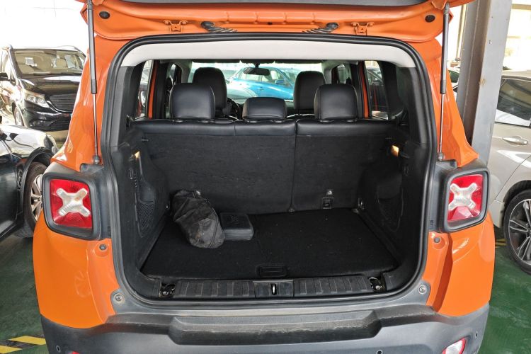 Used  Renegade 2018 Connected Large Screen Version 180T Automatic High-Energy Edition
