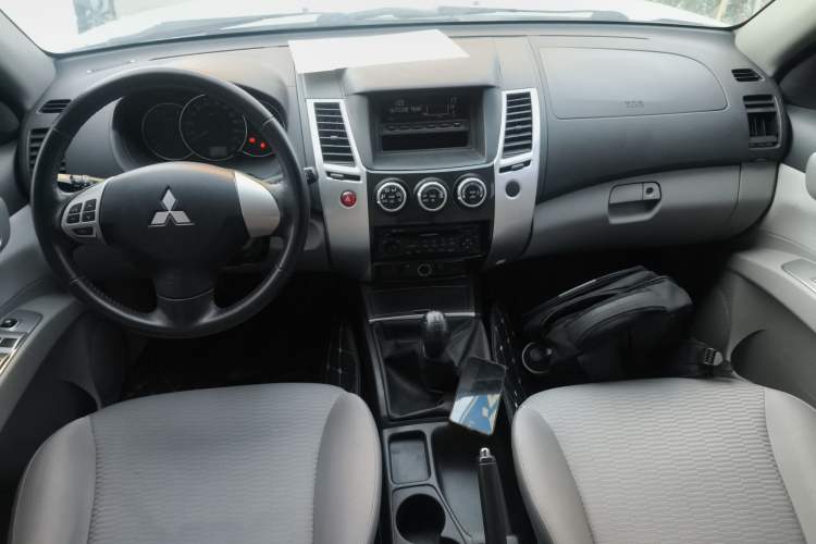 Used Mitsubishi Pajero Sport 2013 2.4L Manual Two-Wheel Drive Comfort Edition
