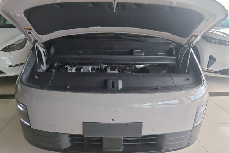 Used Li Auto MEGA 2024 Ultra Model
