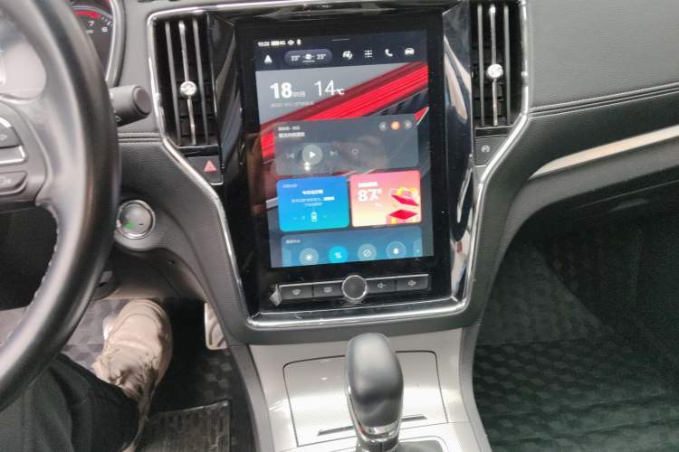 Used Roewe RX5 2016 30T Two-Wheel Drive Automatic Internet Smart Edition
