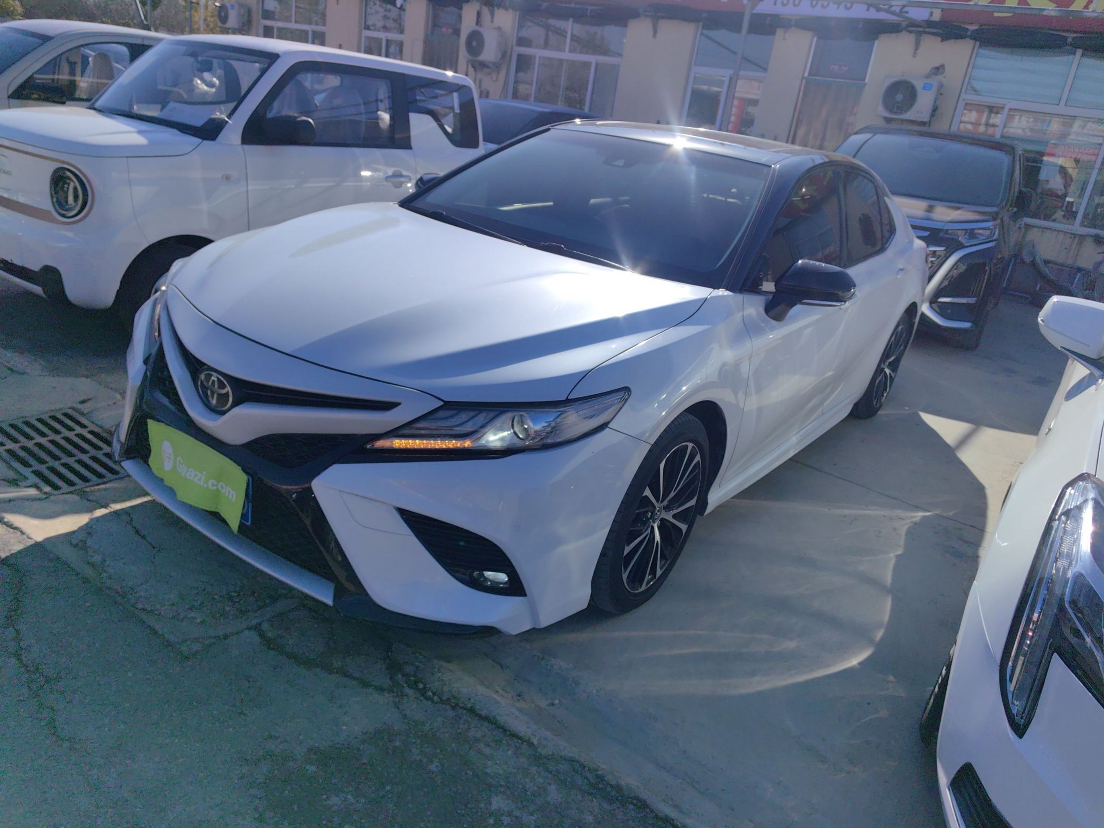 تحت مقدمة السيارة