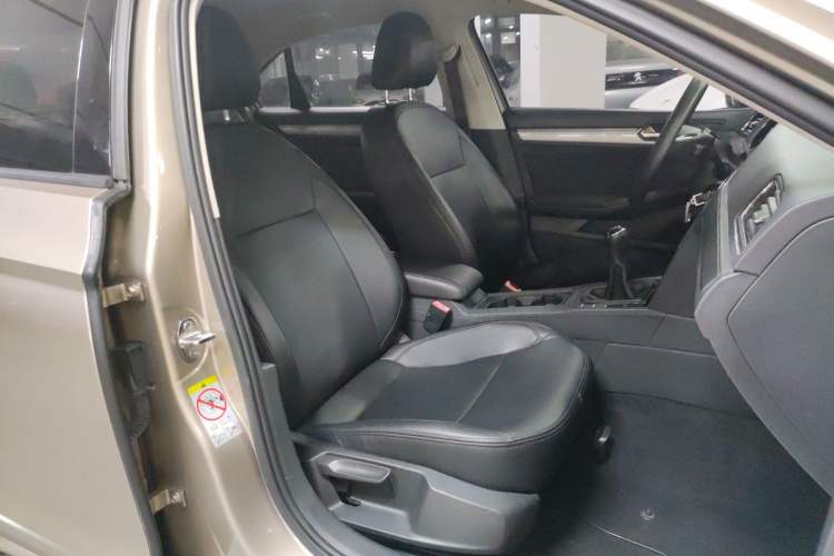 Used Volkswagen Lamando 2015 230TSI Manual Trend Edition