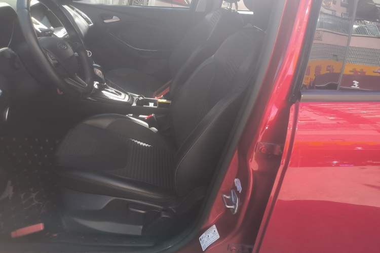 Used Ford Focus 2018 Hatchback Classic 1.6L Automatic Trendy SmartDrive Edition