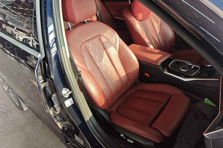 Used BMW i3 2022 eDrive 35 L
