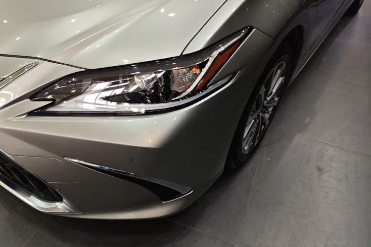 Used Lexus ES 2022 300h Excellence Edition
