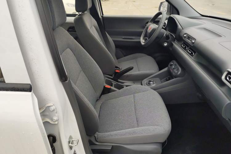 Used Wuling Hongguang New Energy 2024 All-Electric Model 300KM Practical Version