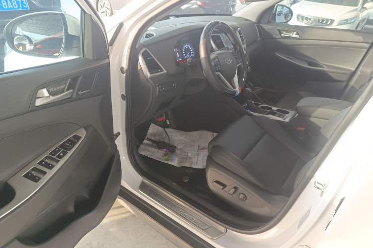 Used Hyundai Tucson 2018 1.6T Dual-Clutch Two-Wheel Drive 15th Anniversary Special Edition