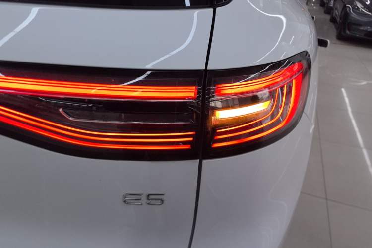 Used  E5 2024 440km Launch Edition
