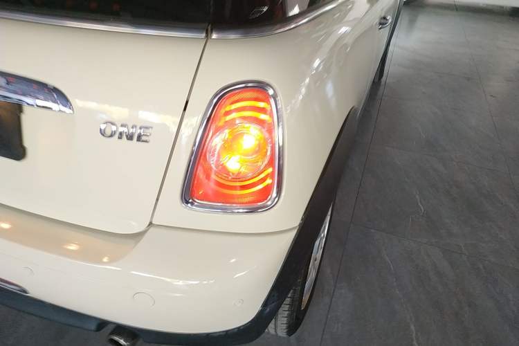 Used  MINI 2011 1.6L ONE