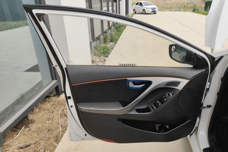 Used Hyundai Elantra 2015 1.6L Automatic Leading Model