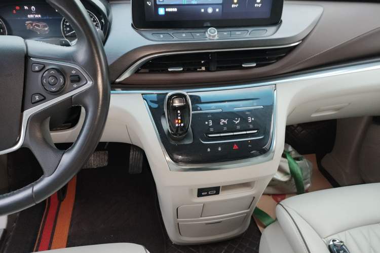 Used Buick GL8 2022 Land Business Class 652T Luxury Model
