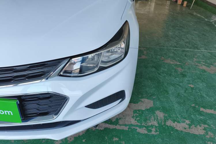 Used Chevrolet Cruze 2017 1.5L Automatic Pioneer Sunroof Edition
