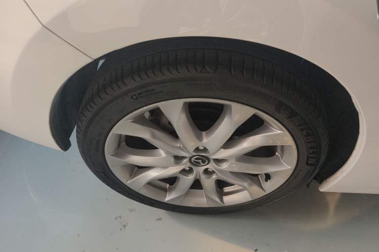 Used Mazda Mazda 3 Axela 2014 Sedan 2.0L Automatic Sport Model
