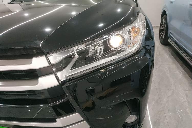 Used Toyota Highlander 2018 2.0T Four-Wheel Drive Luxury Version 7 Seats China VI Standard
