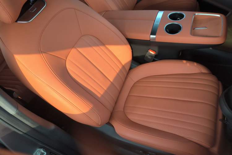 Used  E07 2025 All-Electric 4x4 90kWh Ultra High-Performance Edition
