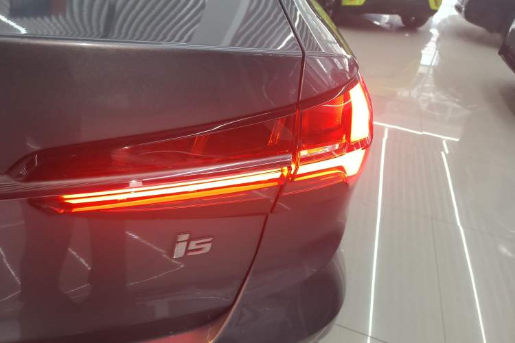 Used Roewe i5 2021 1.5L CVT Diamond Edition
