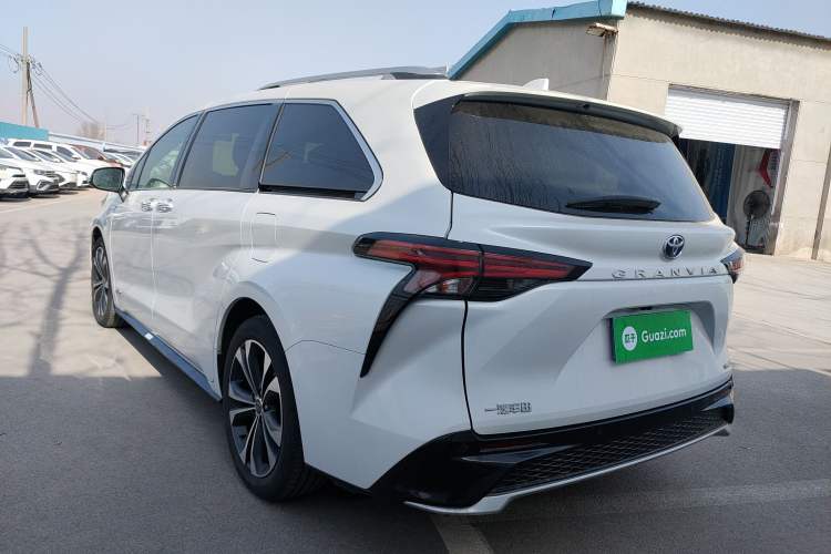 Used Toyota Granvia 2022 2.5L Hybrid Flagship Edition
