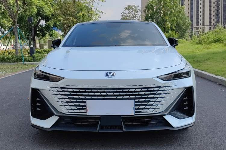 Used Changan UNI-V 2022 1.5T Prestige Version
