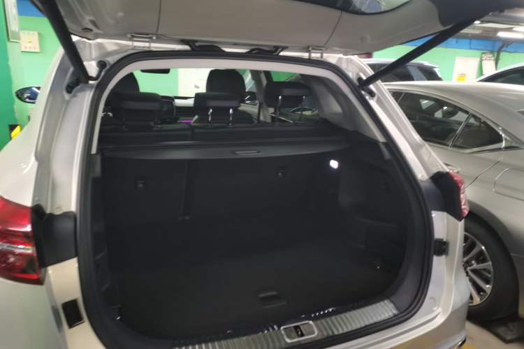 Used Hongqi HS5 2022 Facelifted Version 2.0T Smart Connect Flagship All-Wheel-Drive Edition
