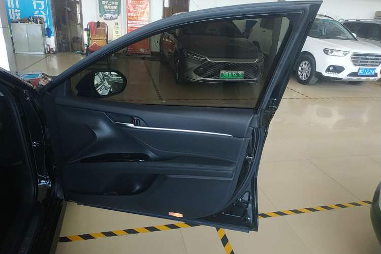 Used Toyota Camry 2021 2.0G Luxury Edition
