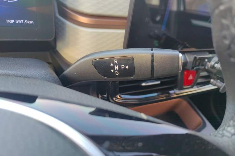 Used SOL E10X 2021 302 km Range Fashion Edition 30.2 kWh