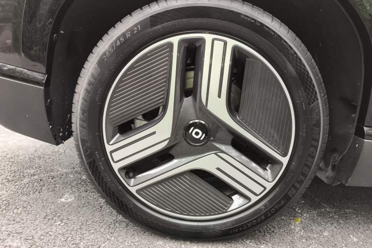 Used  E07 2025 All-Electric 4x4 with 90 kWh Max Intelligent Driving Version
