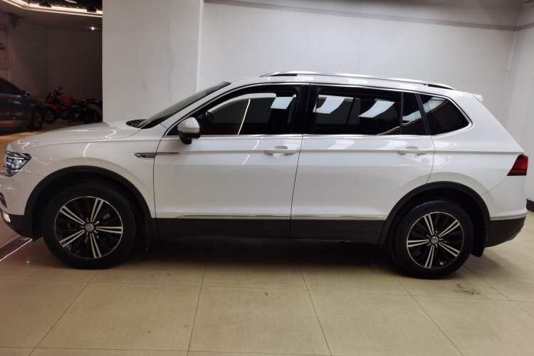 Used Volkswagen Tiguan L 2017 380TSI Automatic All-Wheel-Drive Luxury Edition
