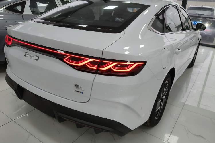 Used BYD Qin L 2025 DM-i Smart Drive 120KM Leading Model
