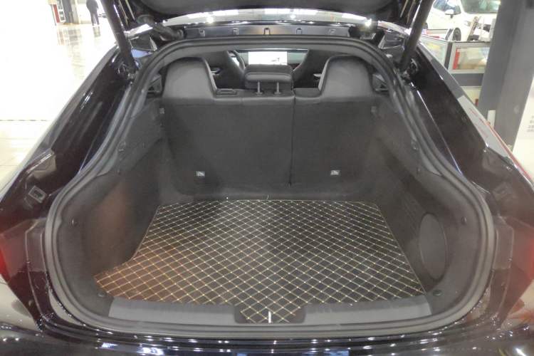 Used Changan UNI-V 2025 Model Third-Generation 2.0T Dynamic Edition
