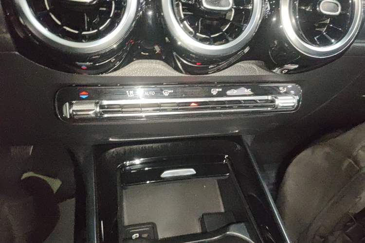 Used Mercedes-Benz GLB 2022 Second Facelift GLB 200 Dynamic Edition
