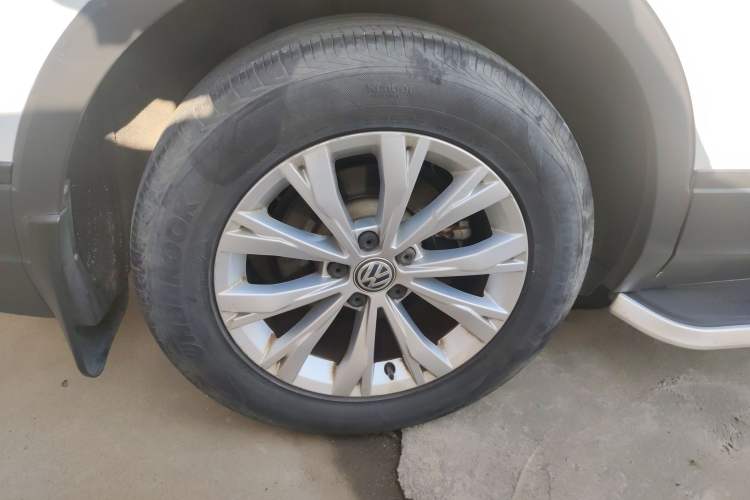 Used Volkswagen Tiguan L 2017 330TSI Automatic Two-Wheel Drive Luxury Edition
