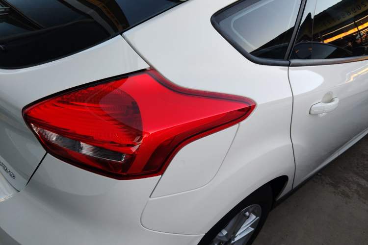 Used Ford Focus 2018 Hatchback Classic 1.6L Automatic Trendy SmartDrive Edition