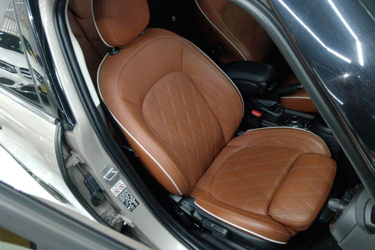 Used MINI MINI 2022 Updated 1.5T COOPER Artist Five-Door Edition
