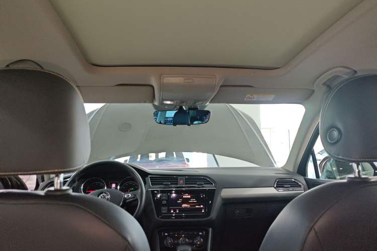 Used Volkswagen Tiguan L 2019 330TSI Automatic Two-Wheel Drive Smart Luxury Version China VI Standard
