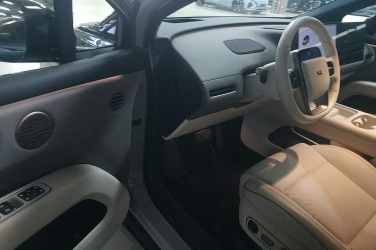 Used Li Auto Li Auto i6 2025 Model Two-Wheel-Drive Standard Type
