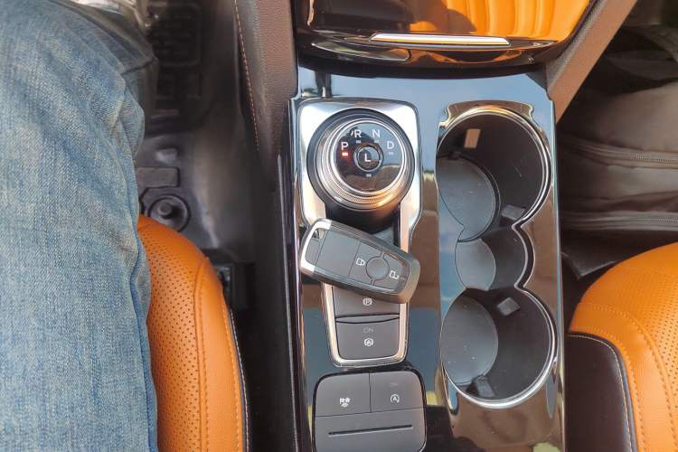 Used Ford Escape 2020 EcoBoost 245 Two-Wheel-Drive Titanium Edition
