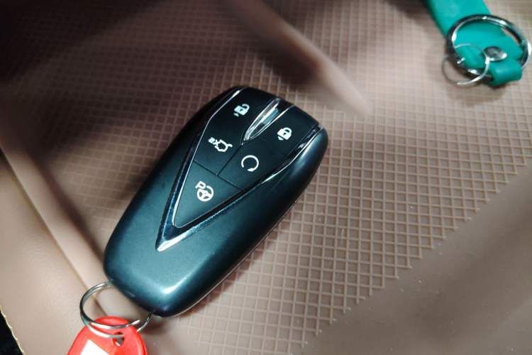 Used Changan UNI-Z New Energy 2024 Blue Whale Smart Electric iDD 125km Excellence Model
